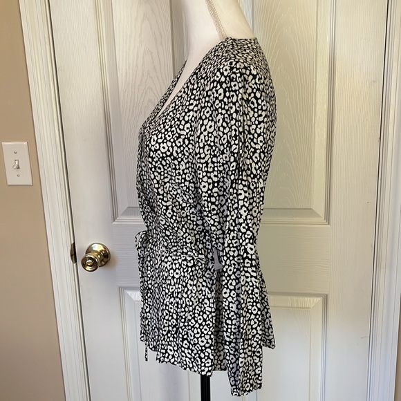 Old Navy Blouse - Picture 4 of 5